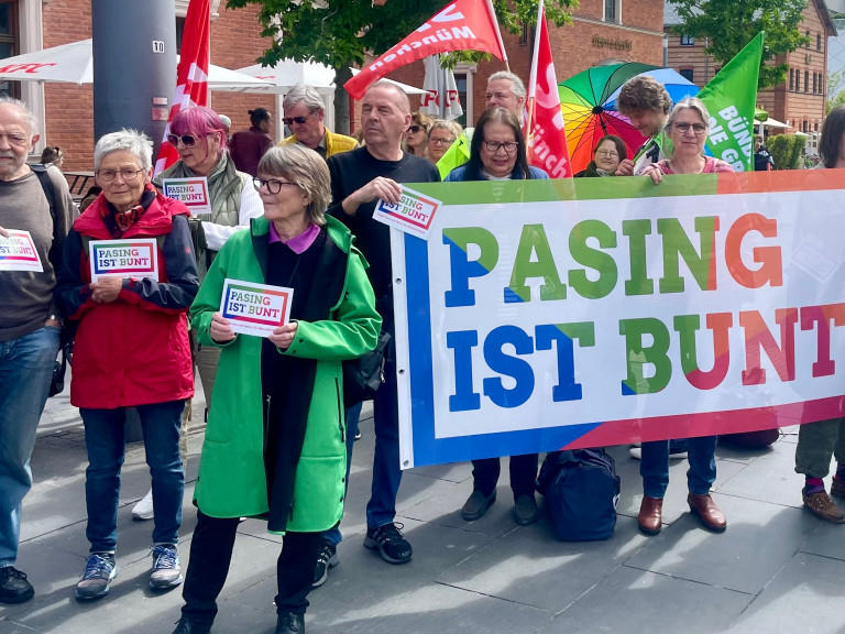 Kundgegebung gegen Rechts vor dem Pasinger Bahnhof am 25.05.2024